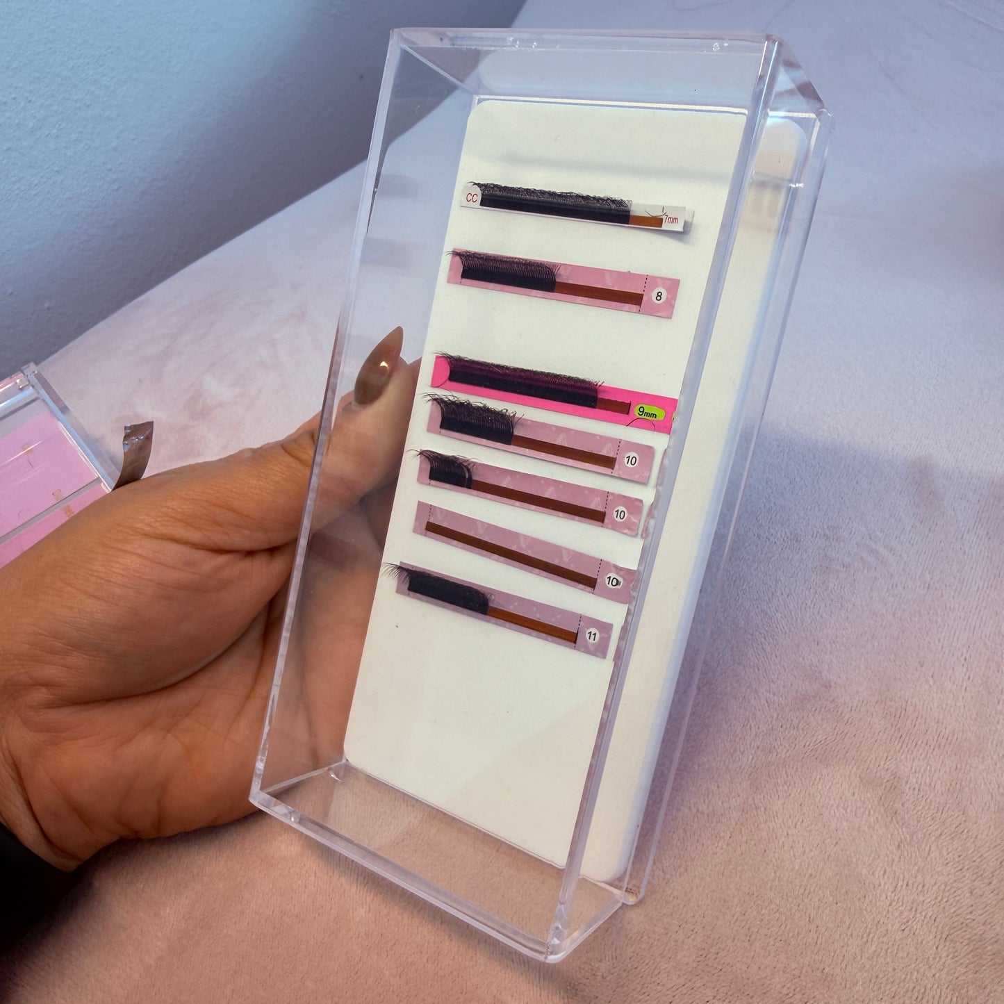 Paleta acrílica para pestañas.